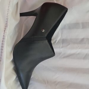 Simply Vera Wang Black Heeled Boots
